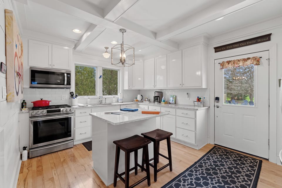 Fully equipped kitchen.