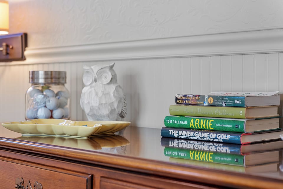 Golf enthusiasts will appreciate our fun golf decor.