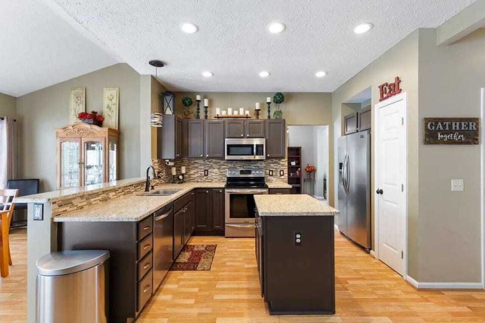 Large and Spacious Kitchen!