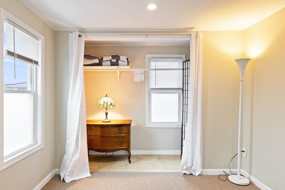 Secondary bedroom - Two Twin Beds with a closet