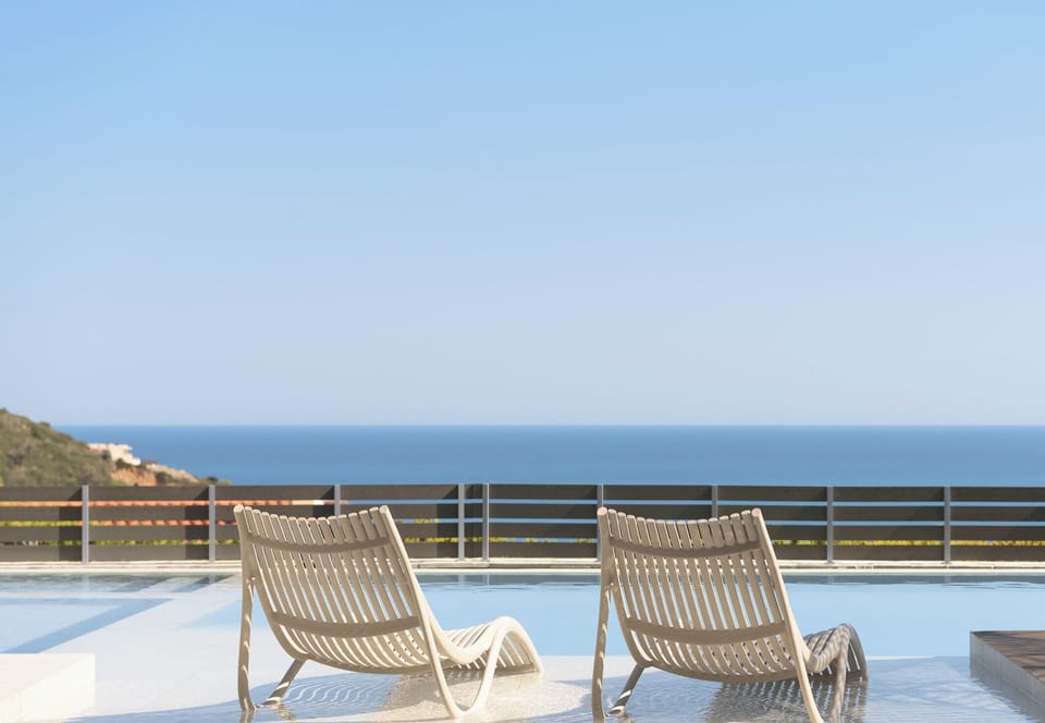 Elouera Villa I, features an iconic pool & sublime sea view settings.