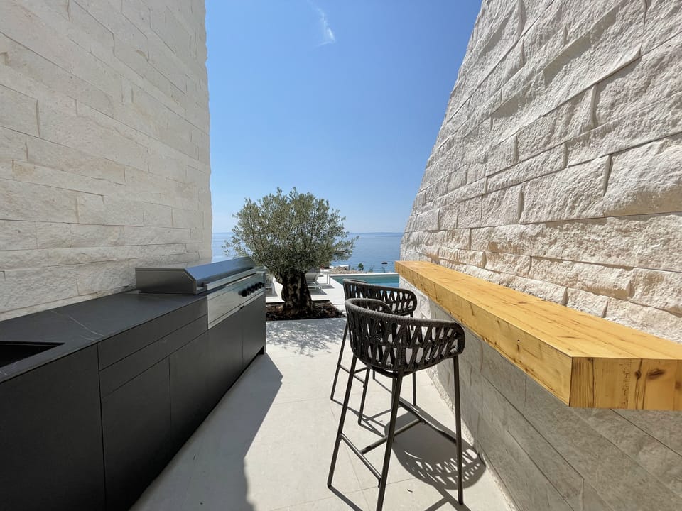 Outdoor kitchen