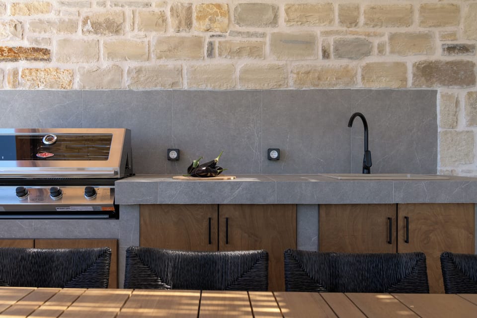 Outdoor BBQ (Gas) settings, ideal for relaxed al fresco dining.