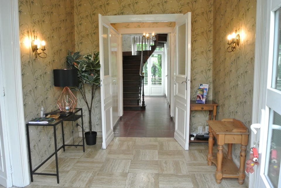 Spacious entrance hall