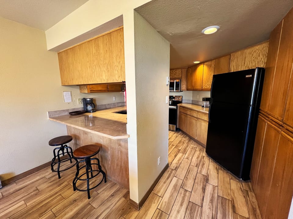 Fully Stocked Kitchen w/Bar Seating