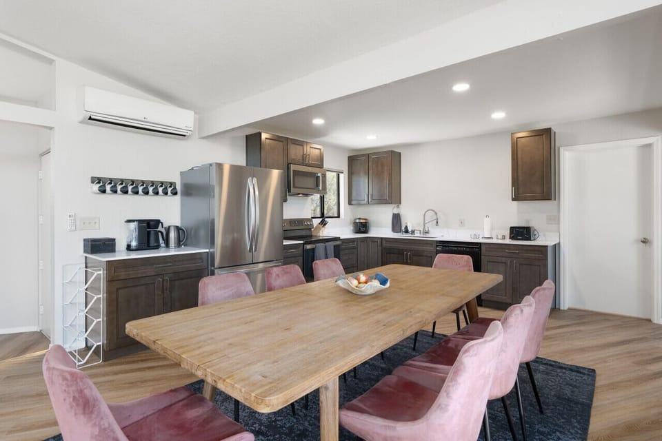 Where meals turn into memories — seating for 8.