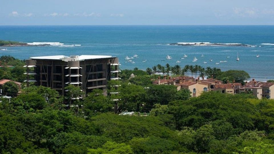 Birdseye view of the La Perla complex, perfectly situated between tropical foliage and the vast turquoise sea!