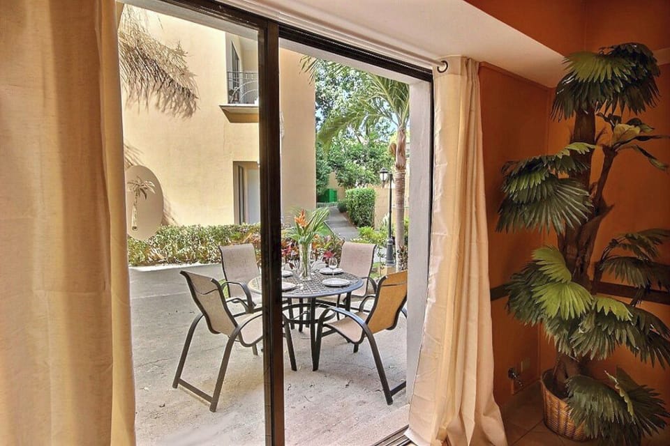 Dine outside for happy hour, appetizers, and all the good vibes!