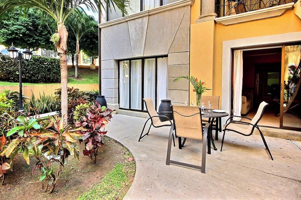 Dine out alfresco for happy hour as the sunsets in the warm, tropical air.