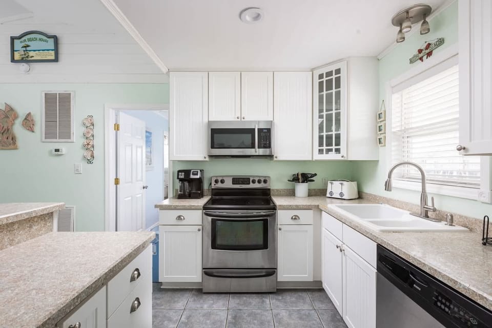 Fully Stocked Kitchen w/ Modern Appliances & Cooking Essentials (Dishwasher, Refrigerator, Oven, Stove, Microwave & More)
