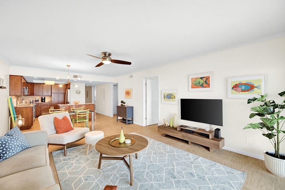 Indoor / Outdoor Living Area. - Indoor / Outdoor Living Area.