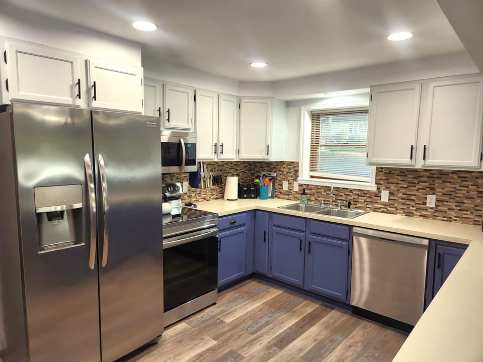 Stainless steel appliances including a dishwasher!