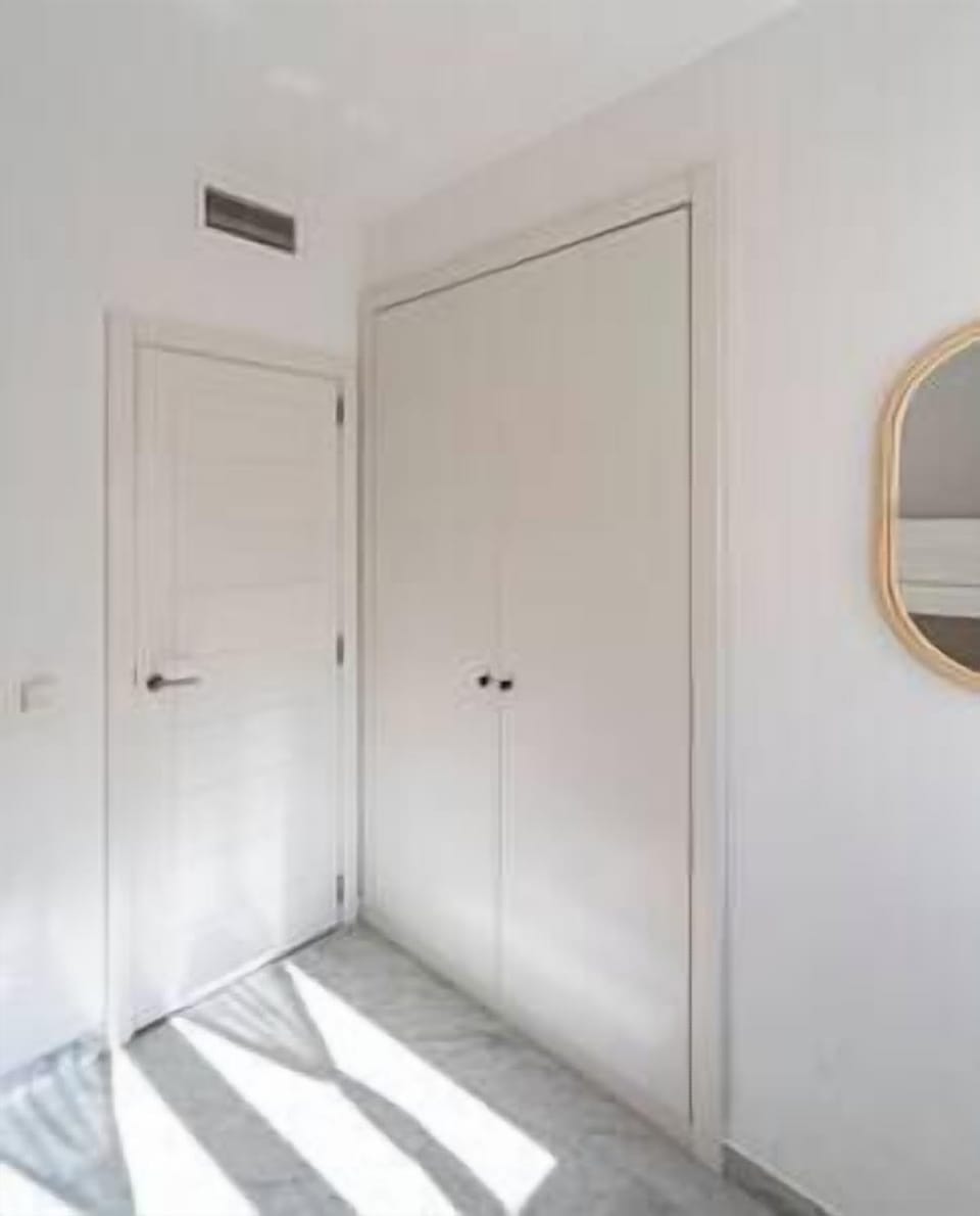 The second bedroom has two single beds in white wood (bunk bed) and storage area. Good lighting. (4)