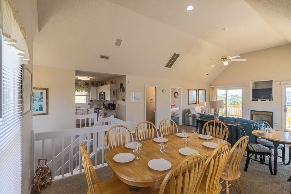 Top Level Dining Area