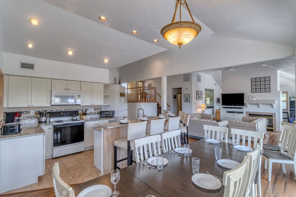 Top Level Dining Area