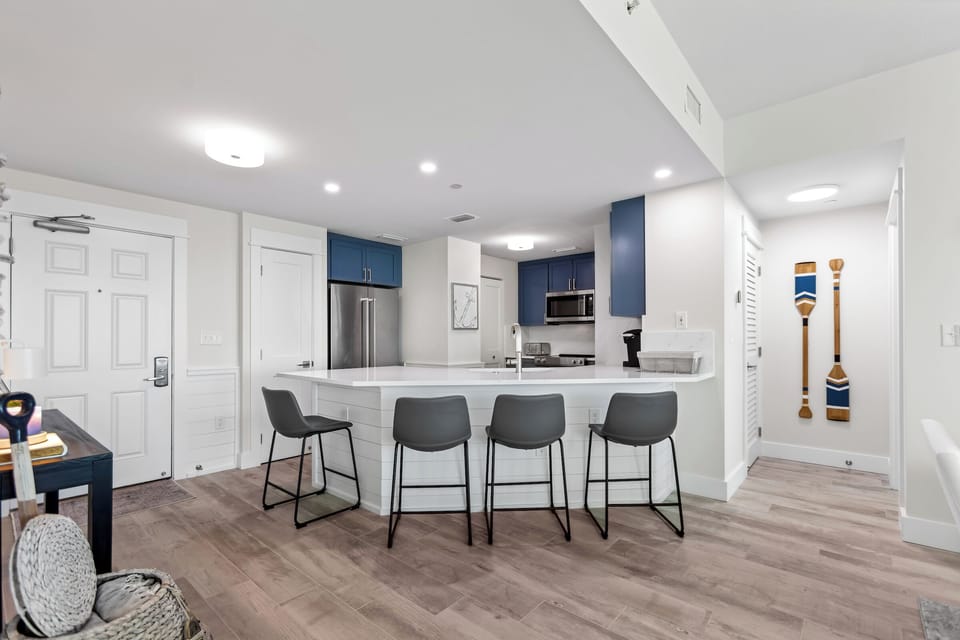 Counter Height Bar in Kitchen