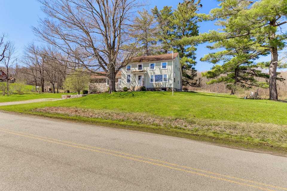 Property Exterior | Single-Story Apartment Unit | 7 Mi to Hemlock Lake Park