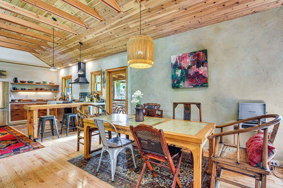 Dining | Dishware & Flatware Provided