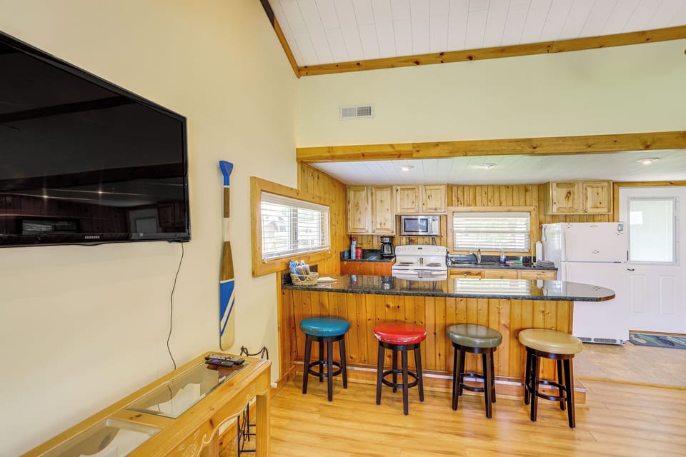 Bar Seating | Dishware & Flatware Provided