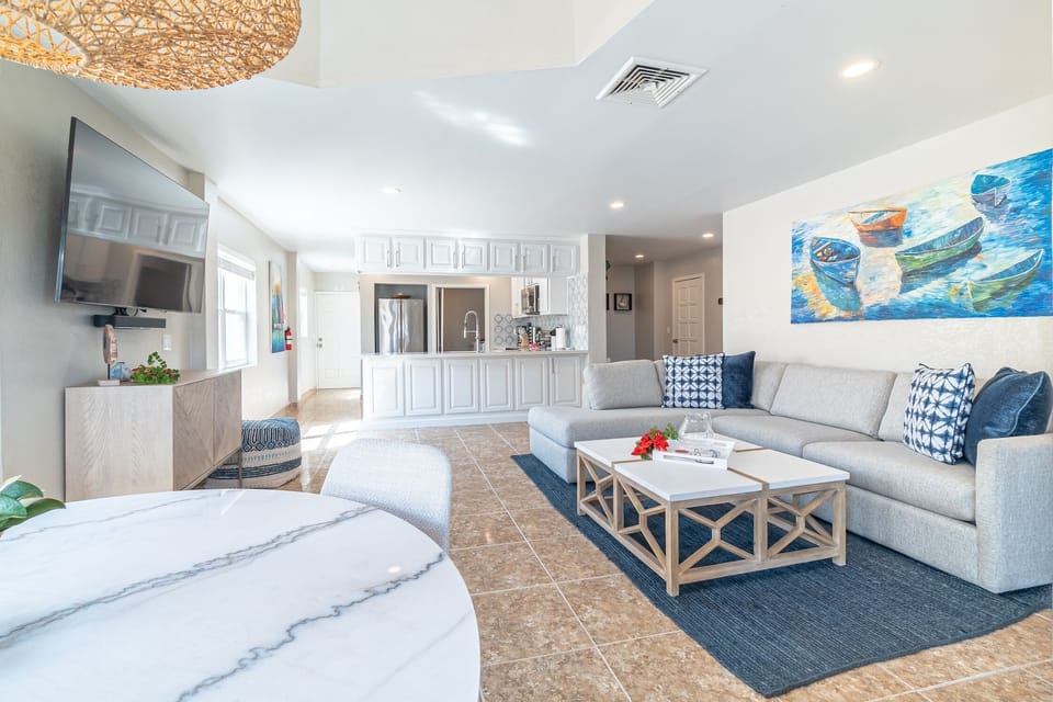Living/dining area