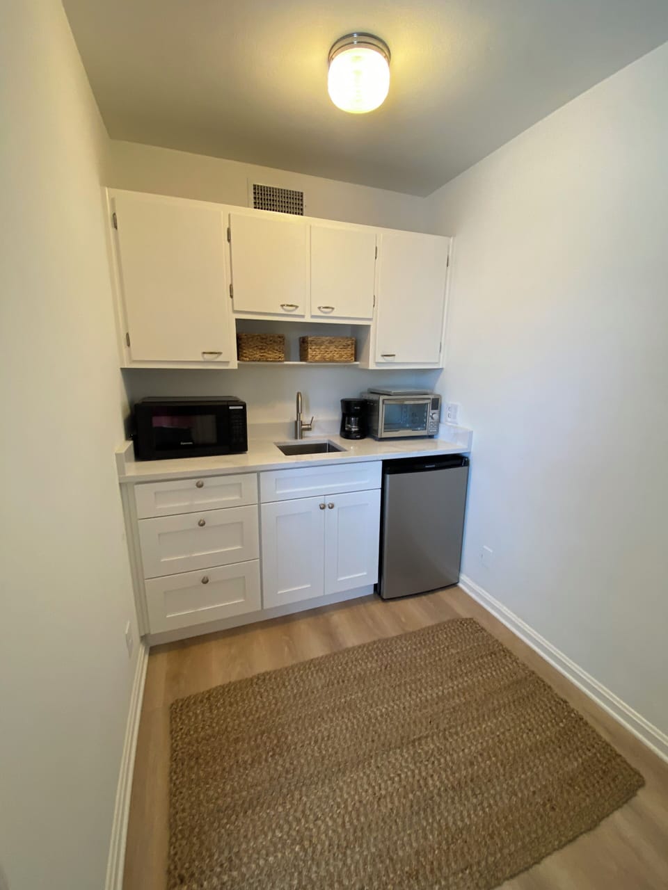 Cottage: kitchenette