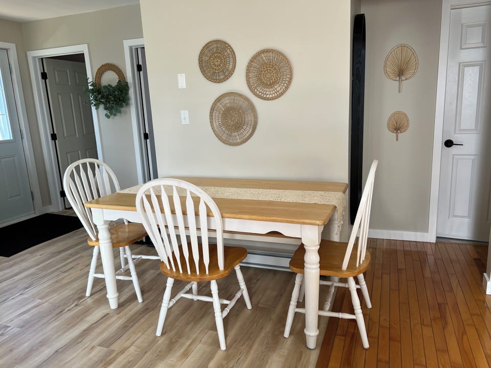Dining table that seats 5 people (small bench hidden against wall sits 2 people)