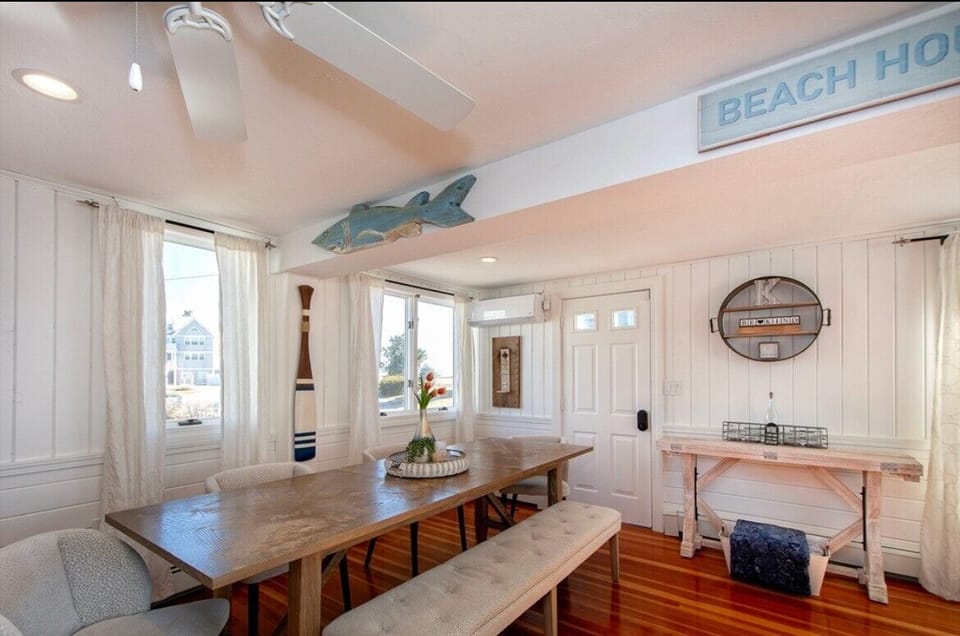 Dining room seating
