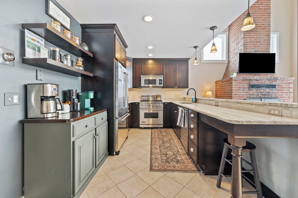 Fully equipped chef's kitchen