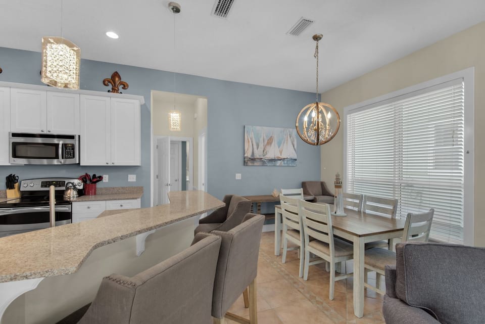 Breakfast Bar & Dining