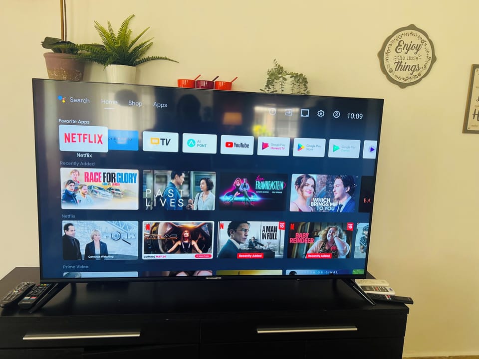 55 inch smart tv with all the latest apps incl Netflix, Prime and YouTube. 