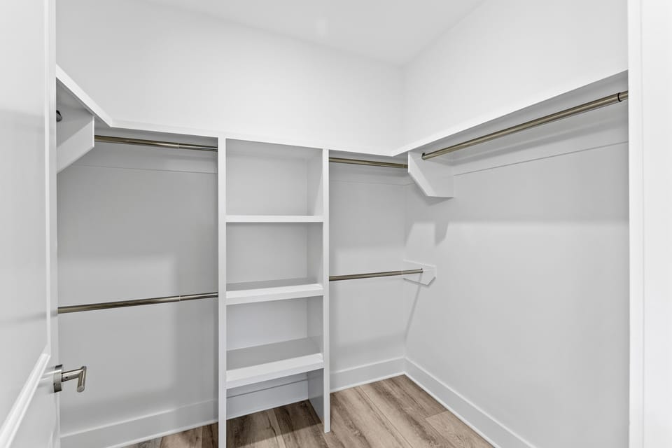 PNWD334 Walk-in Closet