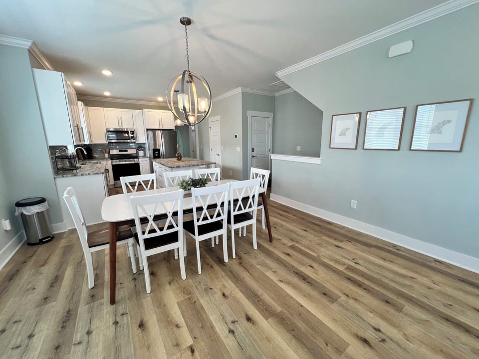 Kitchen/Dining Area