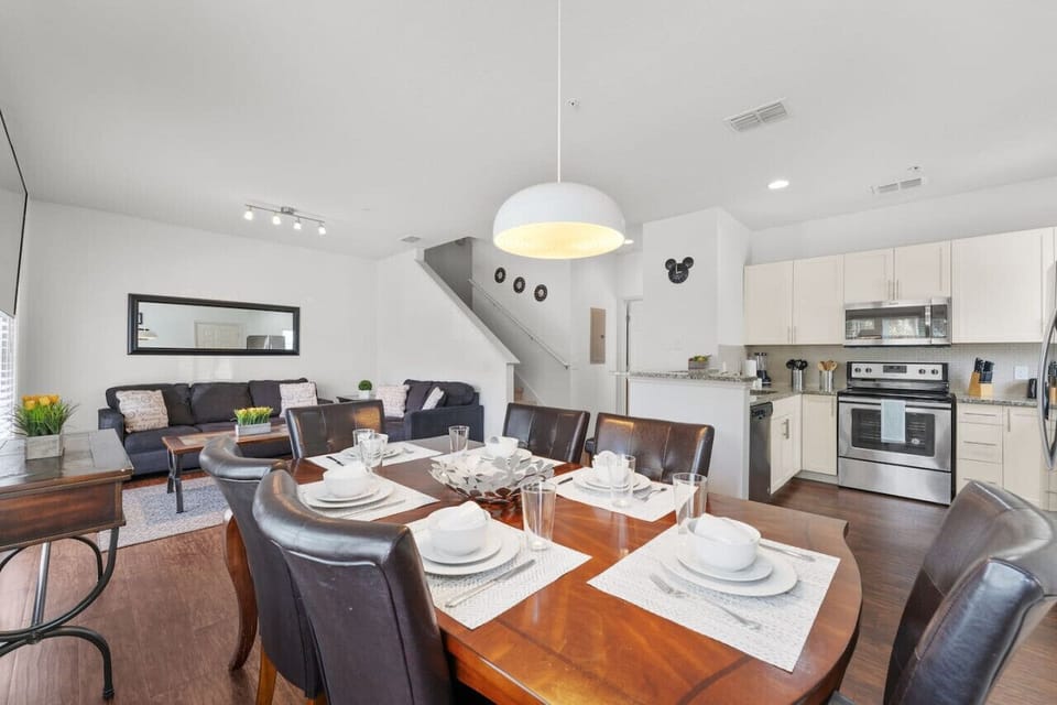 Dining Area#quiet #stylish #disney #parks #kingdom #springs #poolhouse #vacation #rental #waterpark #Kissimmee #Orlando #universal #citywalk #legoland #shortstay #longstay #bbq #grill #privatepool #westlucaya