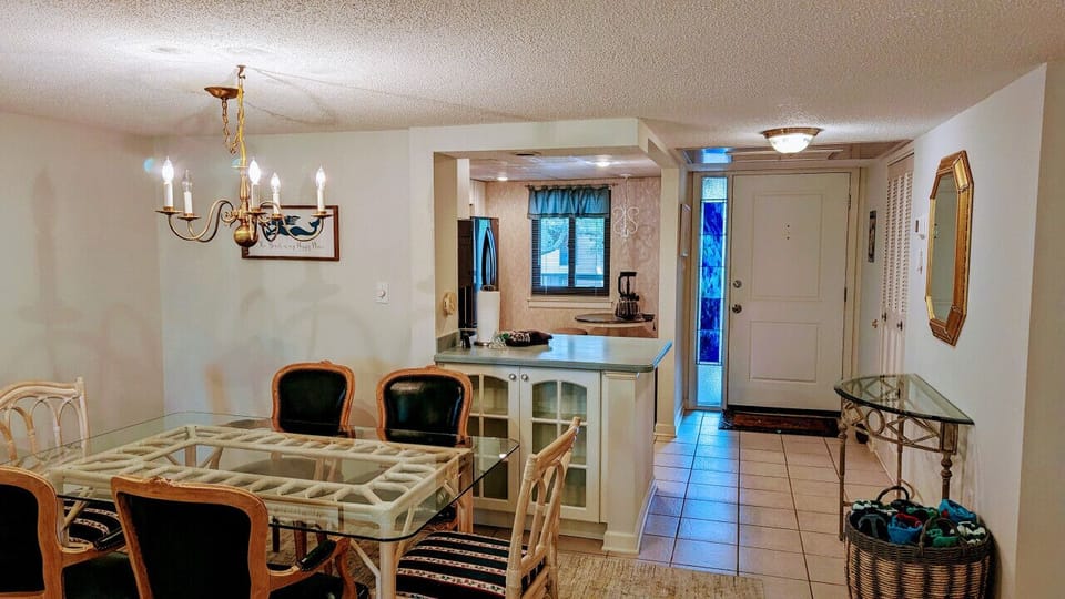 Dining Room and Foyer/entryway
