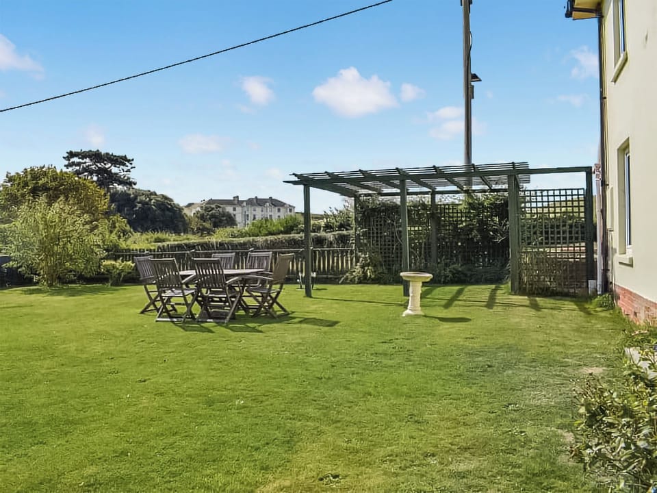 Outdoor area | Poets Corner, Freshwater