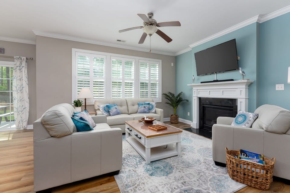 [Living Room] Leather Couches - Plenty of Seating, 55 inch TV - Roku 