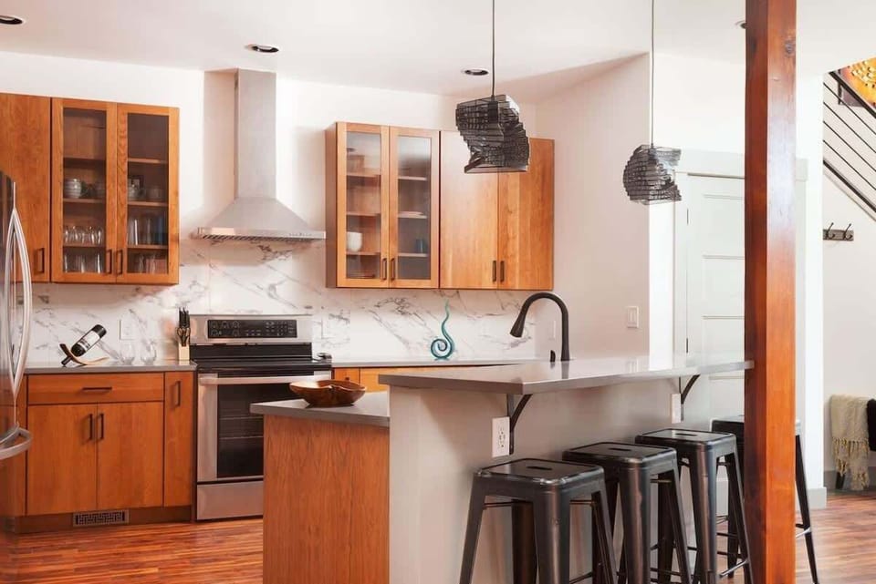 Chef's Kitchen w/ island