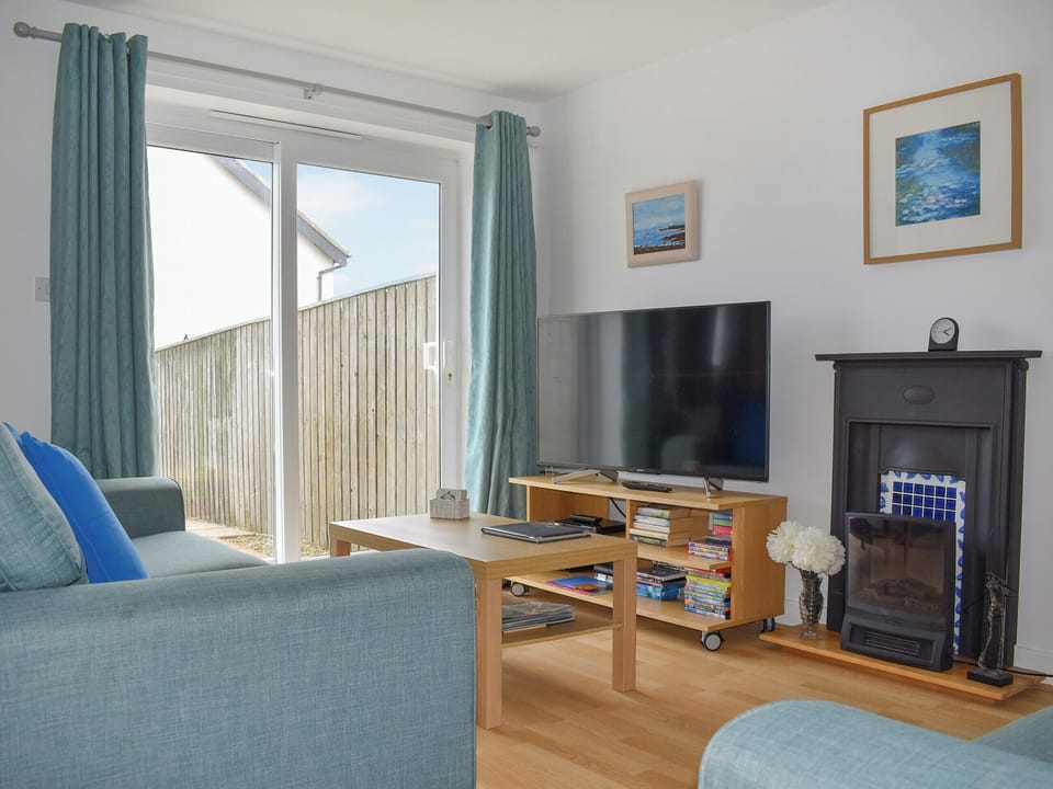 Open plan living space | Guillemot Cottage, Seahouses