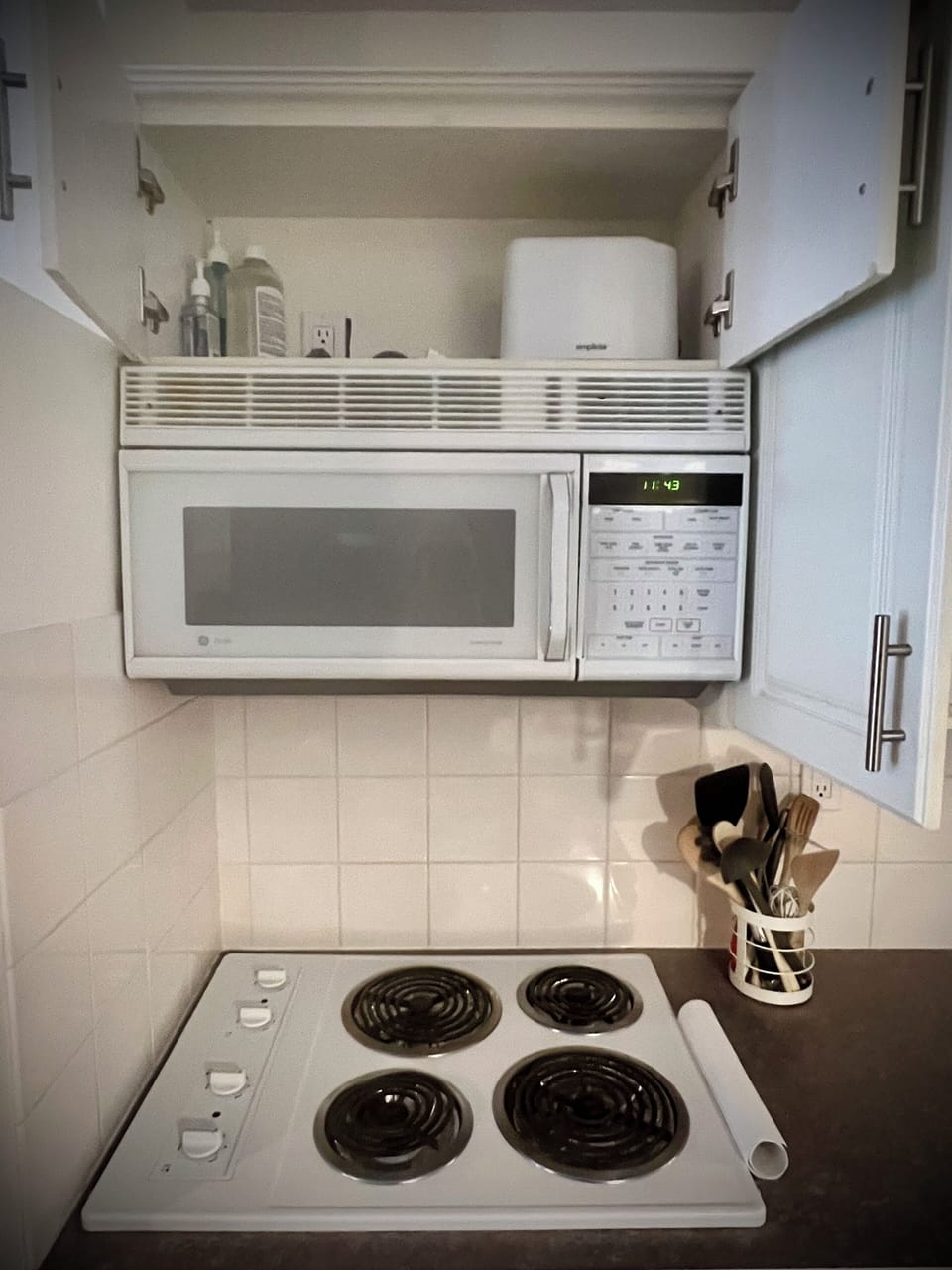 microwave/convection oven, plus stovetop