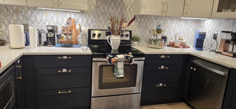 Beautifully decorated kitchen with Christmas touch!
