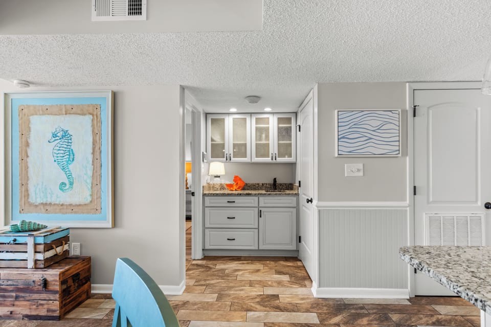 Wet Bar Area
