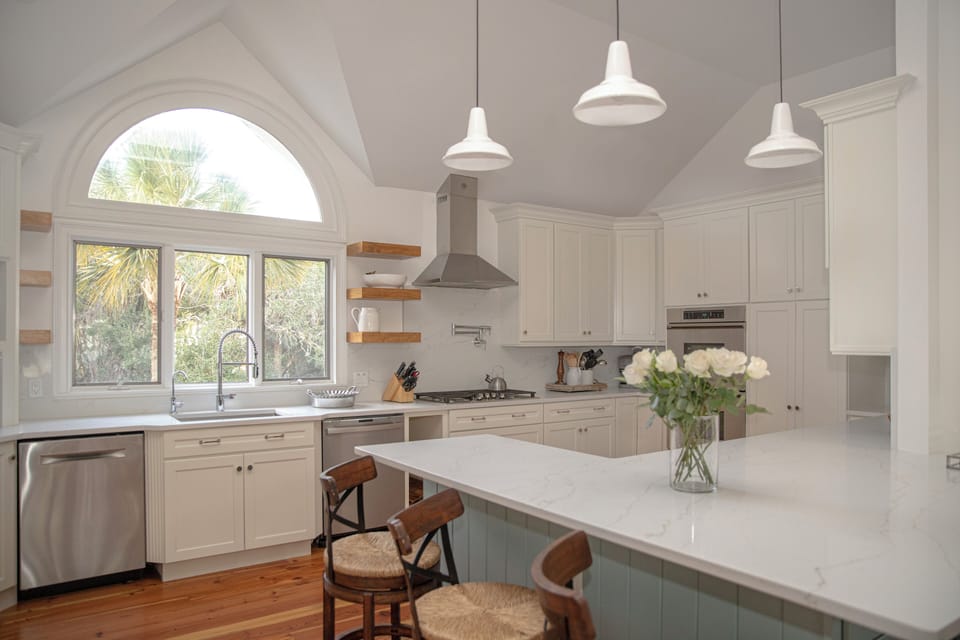 Chief's Kitchen: Professional grade appliances with gas range, double oven and extra large double fridge, Everything necessary to cook and serve gourmet meals