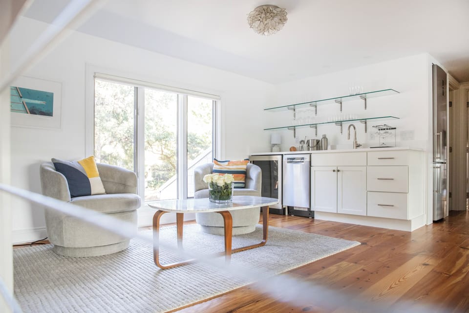 As you ascend to the mezzanine, a cozy mini lounge with wet bar awaits , offering a quiet nook for relaxation.