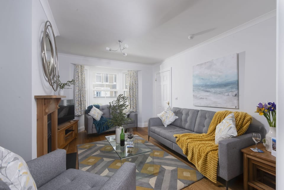 Lounge, Sofas, Fireplace, TV-7 Wheal Ayr