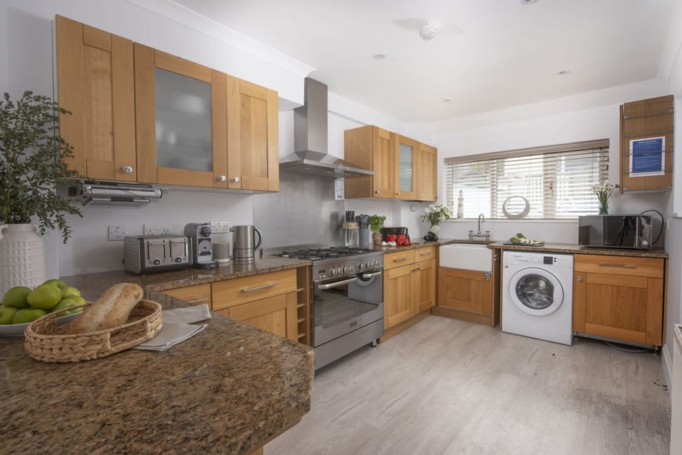 Kitchen, Range Cooker, Washing Machine, Microwave, Coffee Machine-7 Wheal Ayr
