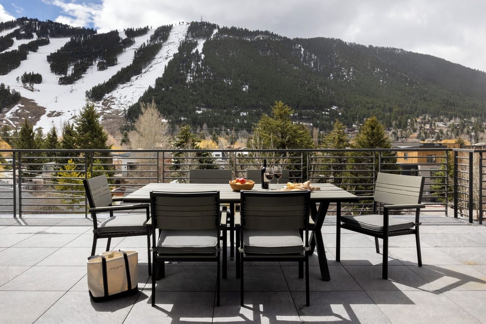 Outdoor Dining - Penthouse on Glenwood 401 - Jackson Hole, WY -  Luxury Villa Rental