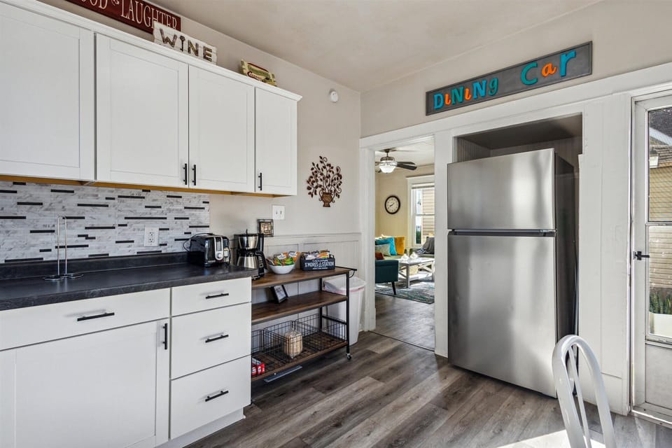 Eat-In Kitchen