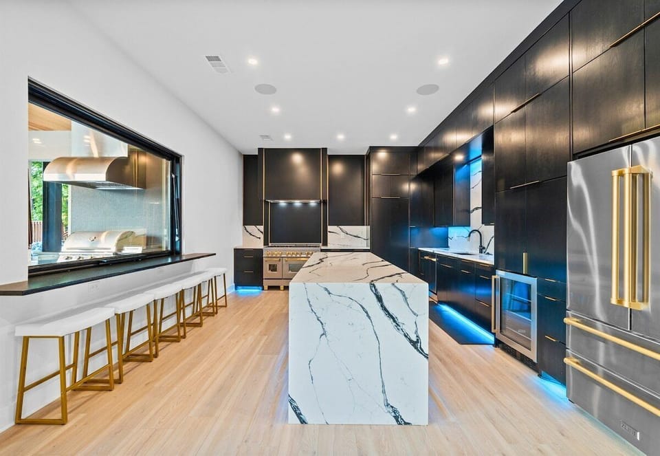 Cooking and entertaining made easy with this indoor-outdoor kitchen setup. Delicious meals await