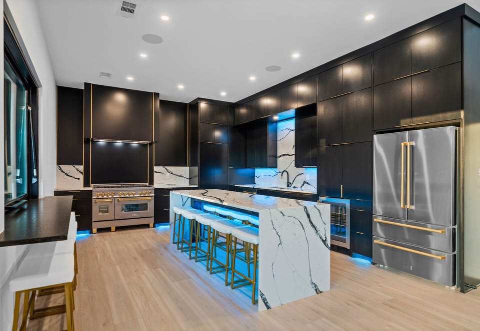 This kitchen's sleek design and top-of-the-line appliances make cooking a joy. Bon appétit