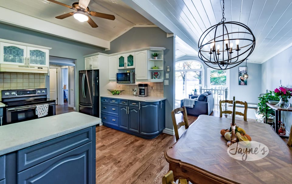 Kitchen &amp; Dining
